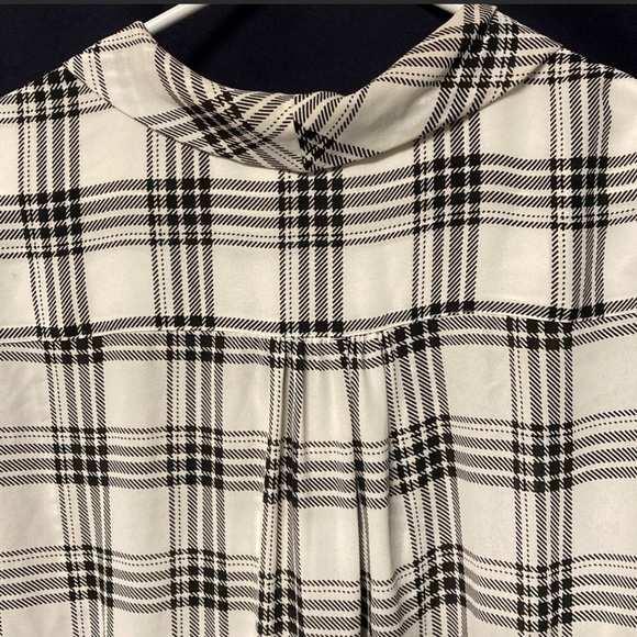 Tahari Plaid Sleeveless Tie Neck Blouse - Picture 4 of 4